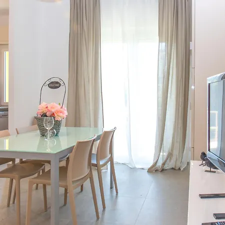 Apartmán 600 Meters From The Sea - Private Courtyard And Parking *