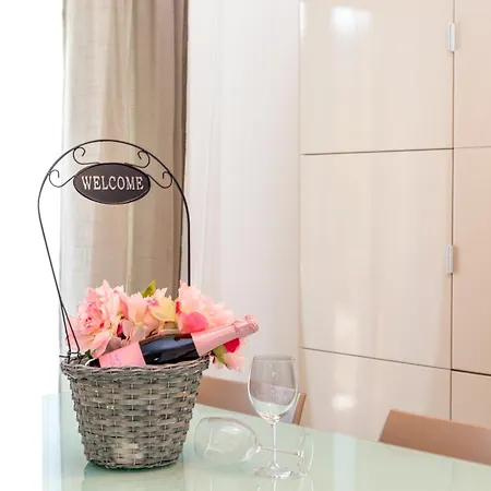 600 Meters From The Sea - Private Courtyard And Parking דירה דיאנו מרינה