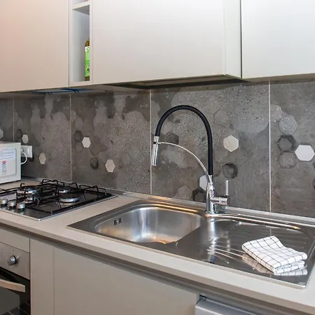 דירה 600 Meters From The Sea - Private Courtyard And Parking דיאנו מרינה
