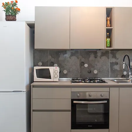 600 Meters From The Sea - Private Courtyard And Parking דירה *
