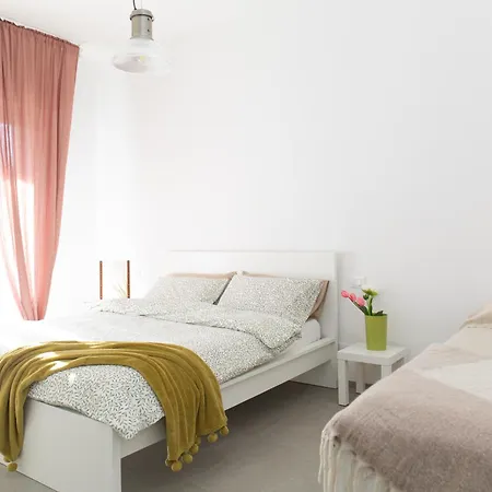 600 Meters From The Sea - Private Courtyard And Parking דירה